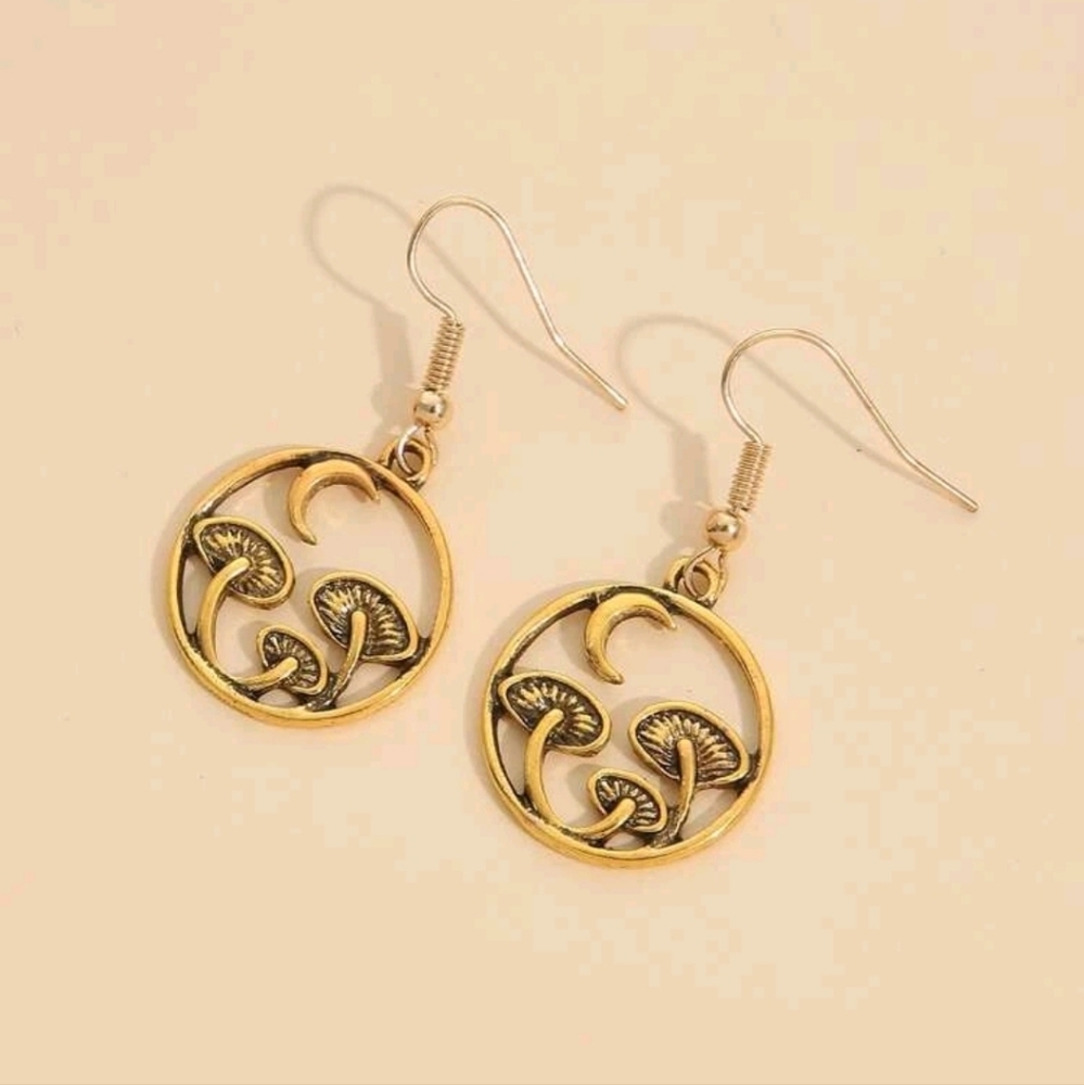 💥LAST PAIR💥Shroom and Moon Retro Dangle Earrings, antiqued bronzed gold - Picture 3 of 3